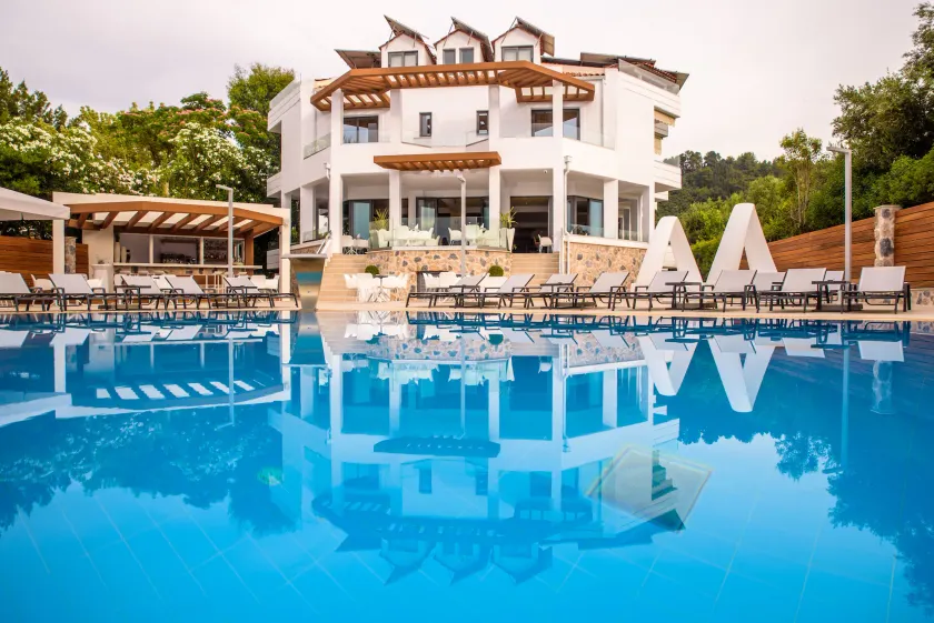 Poseidon Hotel - Image 1