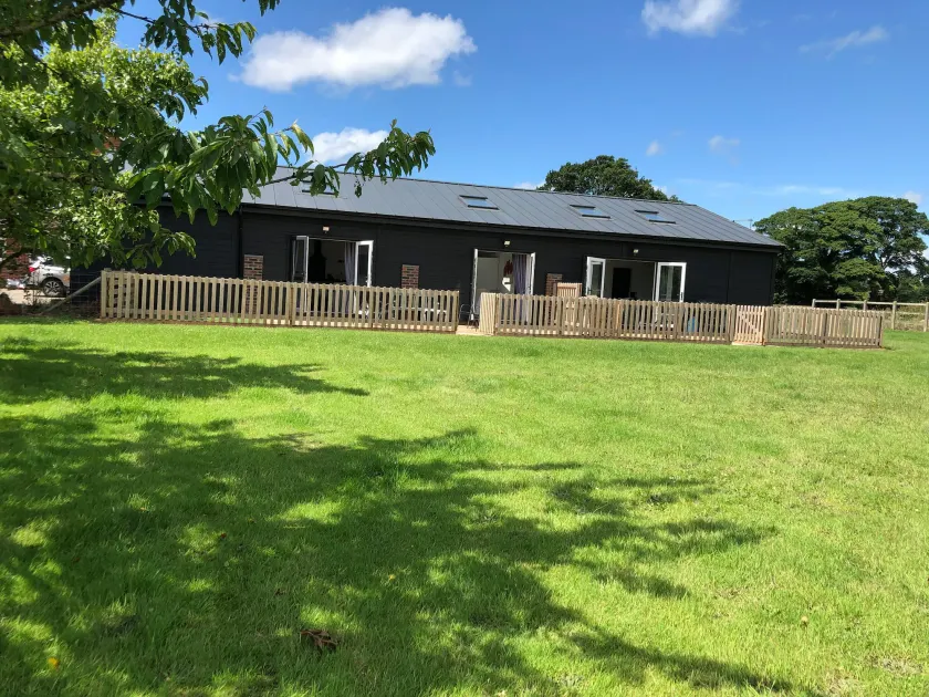 1 Barn Cottages - Image 1