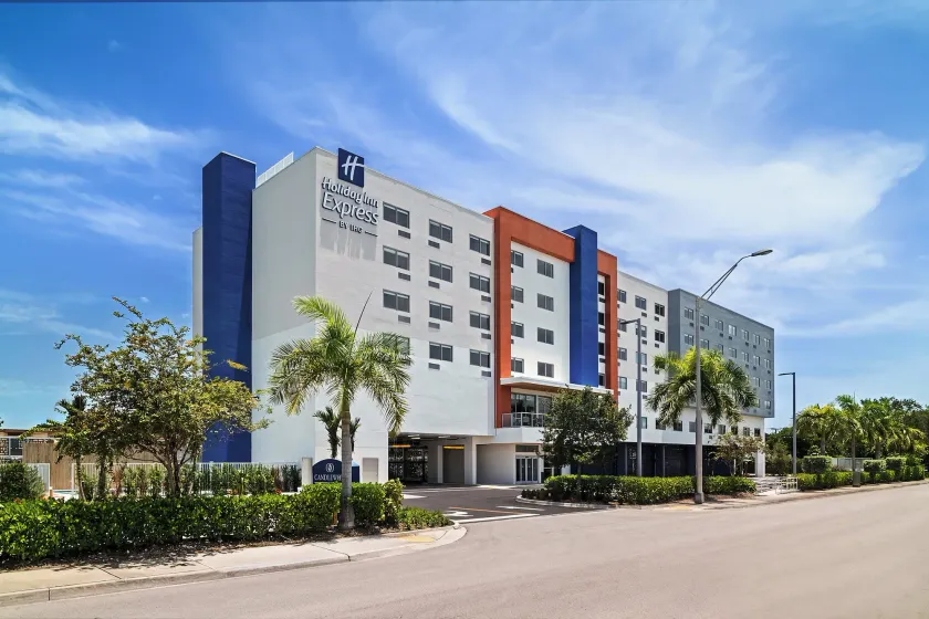 Holiday Inn Express & Suites Miami Intl Airport - 36th St by IHG - Image 1