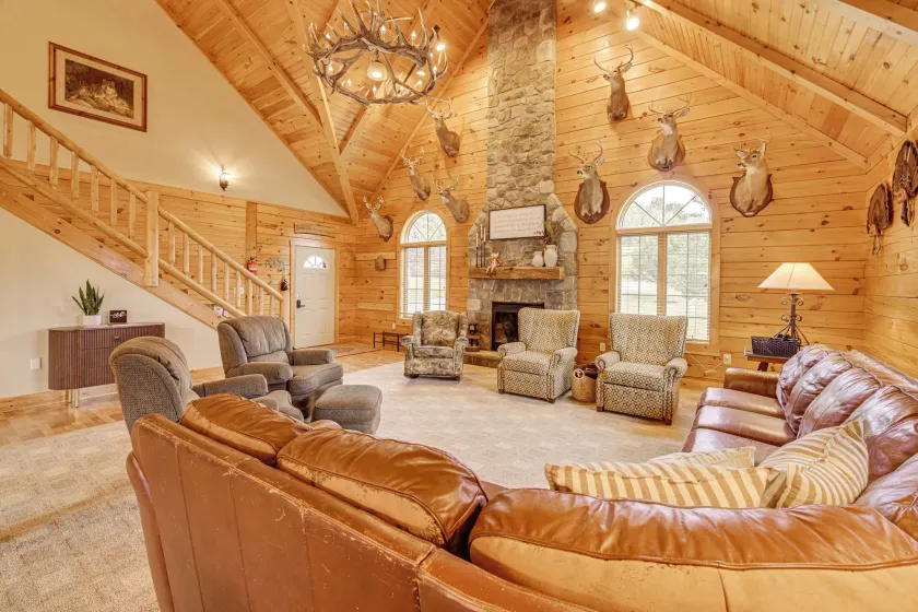 Game Room + Fire Pit: Sprawling Westfield Retreat! - Image 1