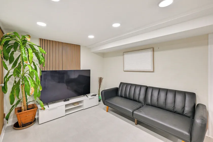 Lovely Elmont Apartment - Walk to Bus Stop! - Image 1