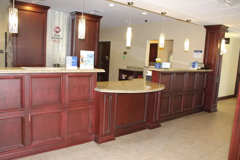 Best Western Plus Chalmette Hotel - Lobby