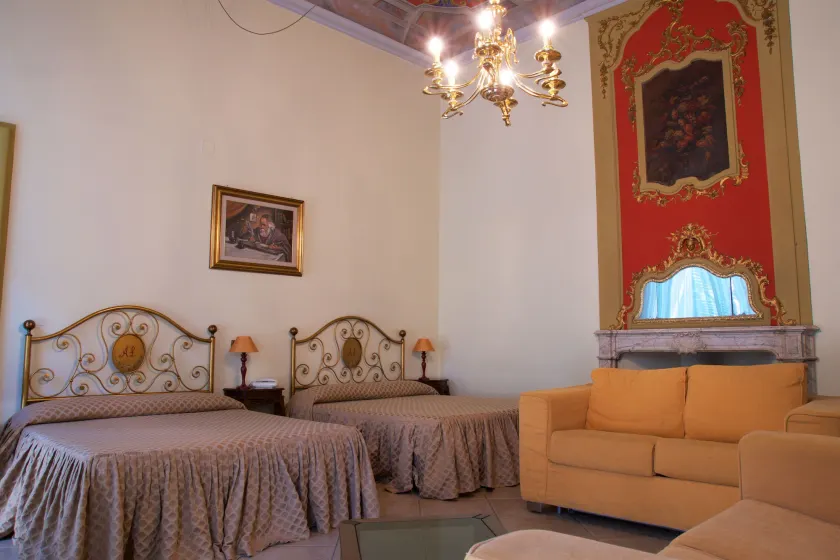 Hotel La Luna - Image 1