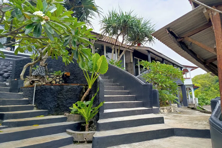 Karlie Inn - Image 1
