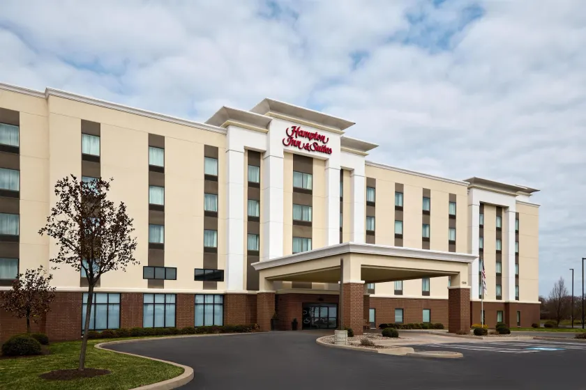 Hampton Inn & Suites Syracuse North Airport Area - Image 1