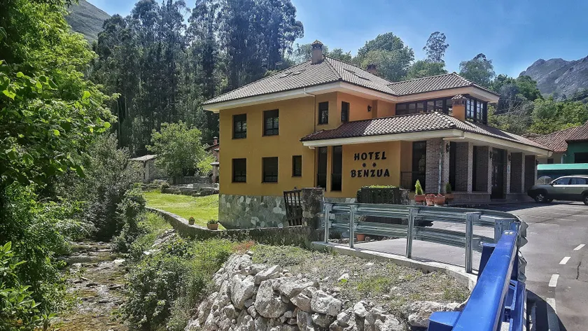 Hotel Benzua - Image 1