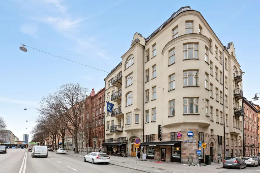 Best Western Hotel at 108 - Image 1