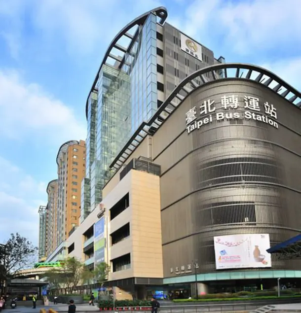 Master Hotel - Image 1