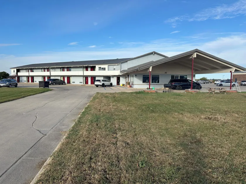 Budget Inn Motel - Image 1