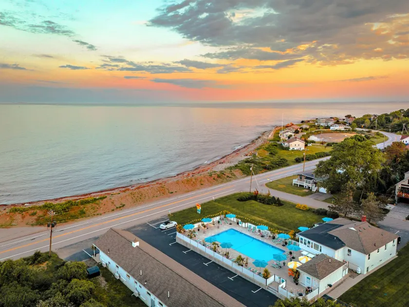 Rye Motor Inn - Oceanfront, Walk to Beach - Image 1
