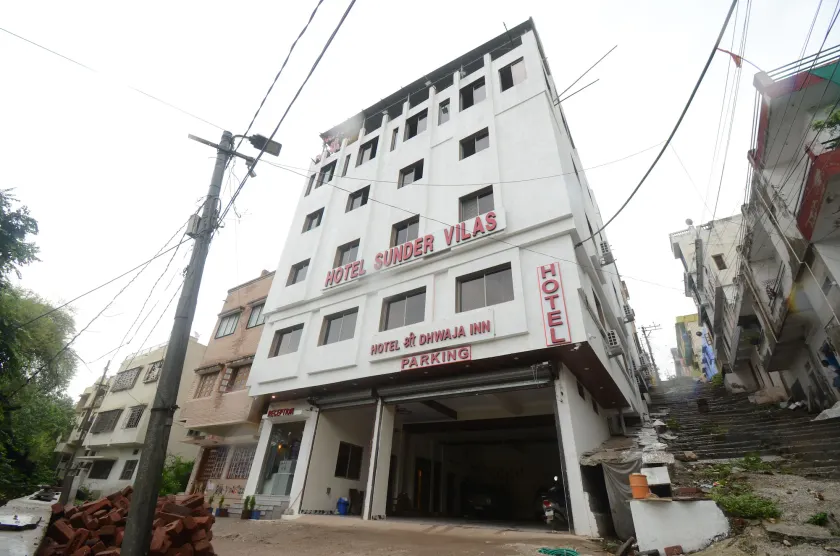 Hotel Shri Dhwaja Inn near Shrinathji Temple - Image 1