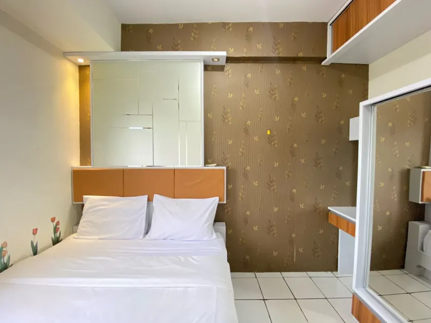 Adorable Classic 2Br Gateway Ahmad Yani Cicadas Bandung Apartment - Værelse
