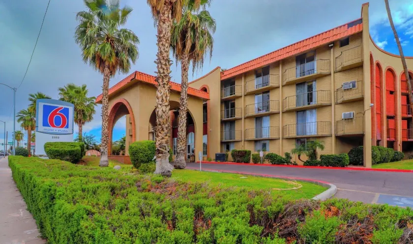 Motel 6 Phoenix, AZ – Sky Harbor - Image 1