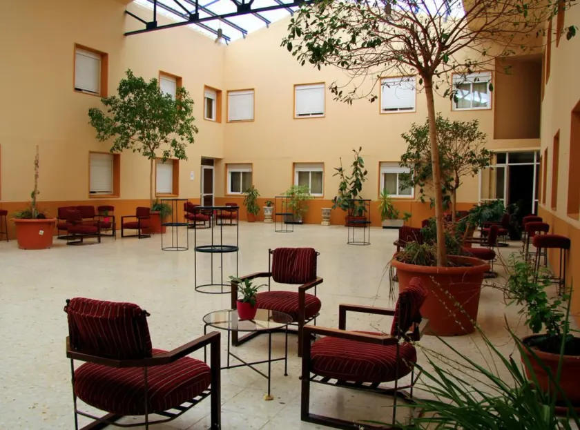 AHC Hoteles Cáceres - Image 1