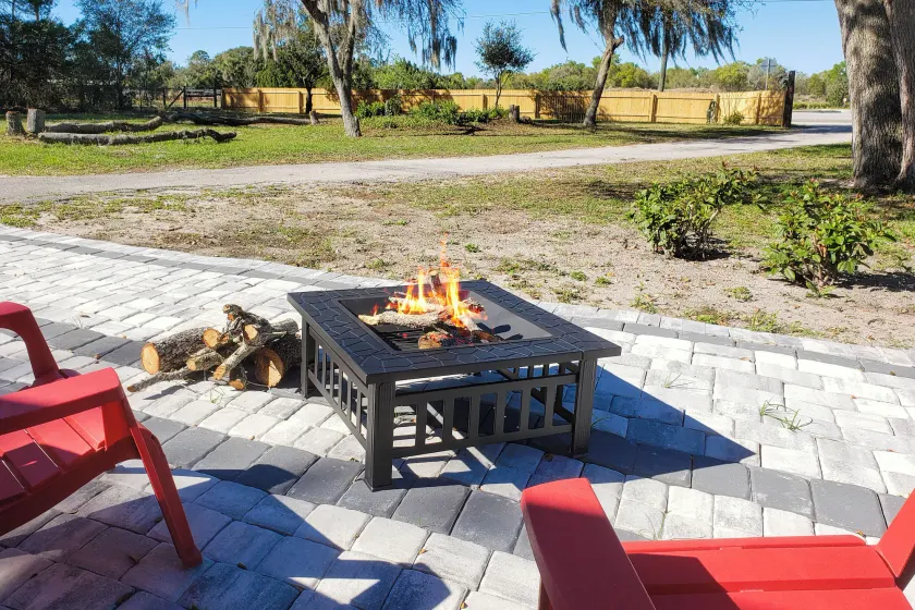 Countryside 3BR on 1 Protected Acre w/ Grill - Image 1