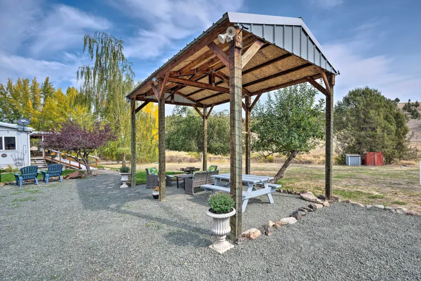 John Day Lakehouse w/ a Great Outdoor Space! - Innvendig
