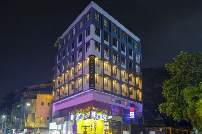 Metropolis Business Hotel - Image 1