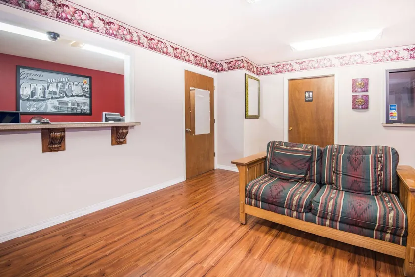 Super 8 by Wyndham Big Cabin/Vinita Area - Hall