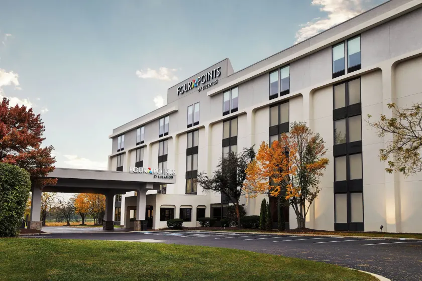 Four Points by Sheraton Chicago Westchester/Oak Brook - Image 1