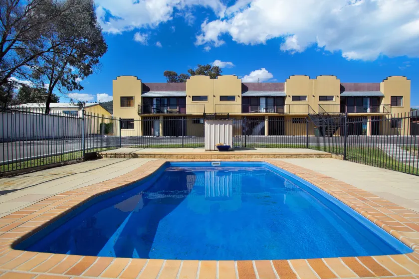 Amberoo Apartments Tamworth - Image 1
