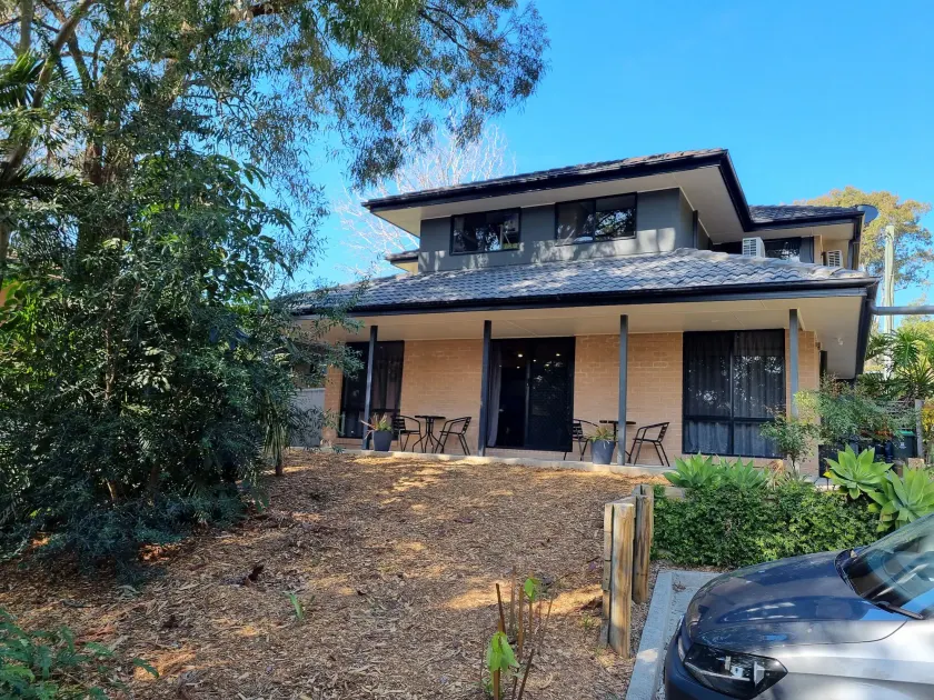 Blue Wren Lodge Waratah - Image 1