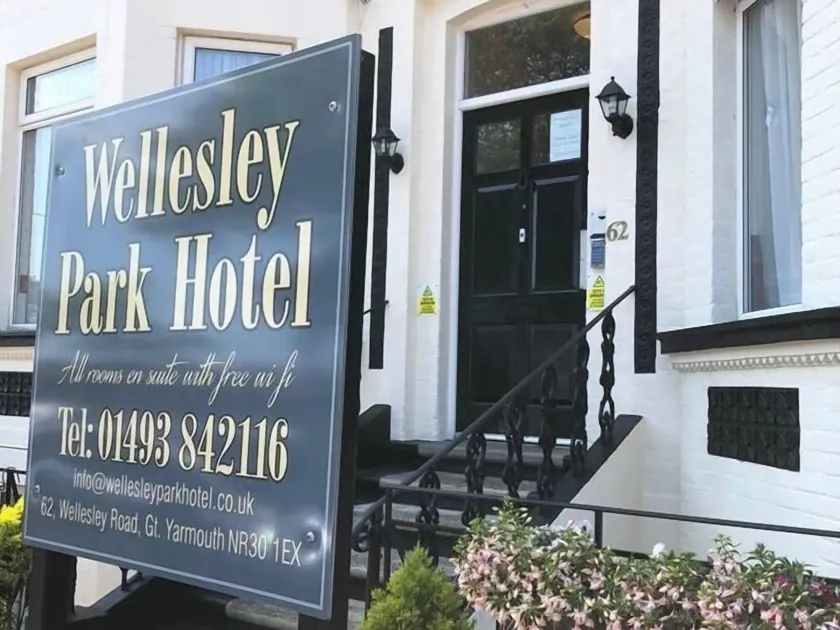 Wellesley Park Hotel - Image 1