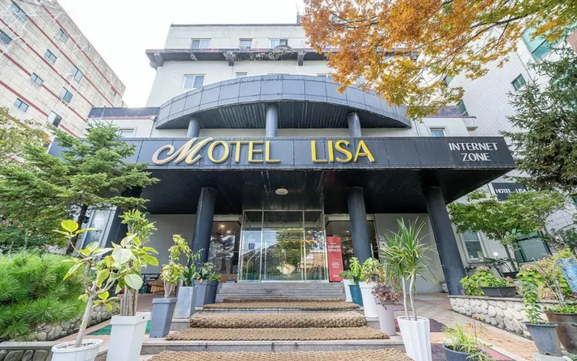 Hotel Lisa - Image 1