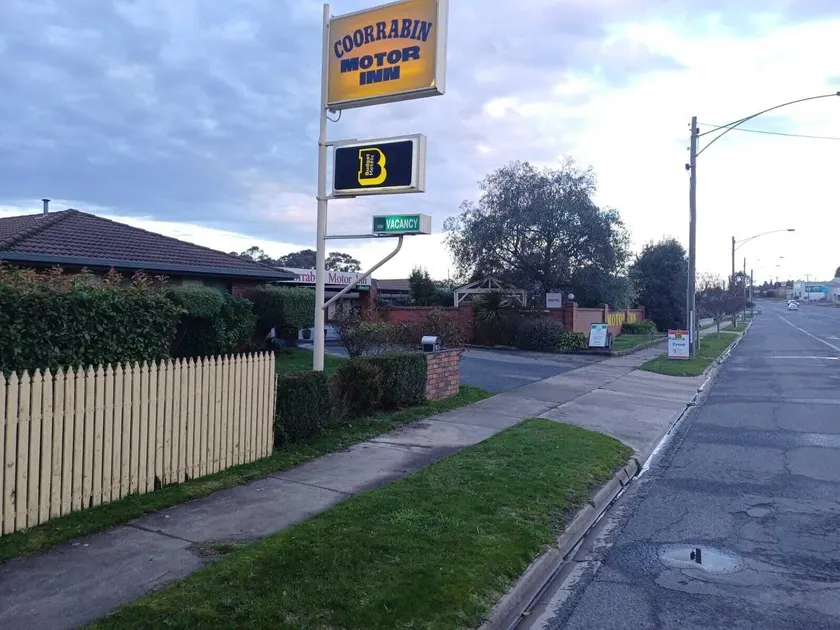 Coorrabin Motor Inn - Image 1