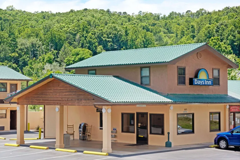 Days Inn by Wyndham Cherokee Near Casino - Image 1