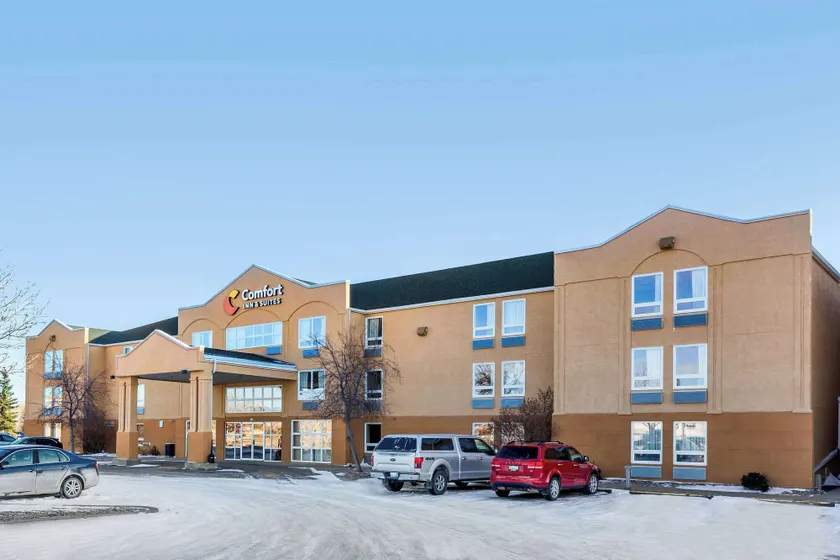 Comfort Inn & Suites - Image 1