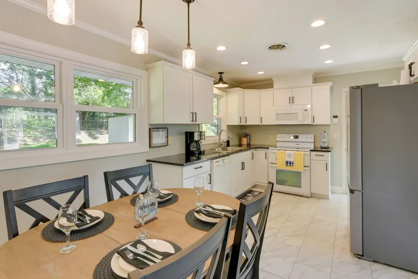 Family-Friendly Blacksburg Retreat w/ Playground! - Interior