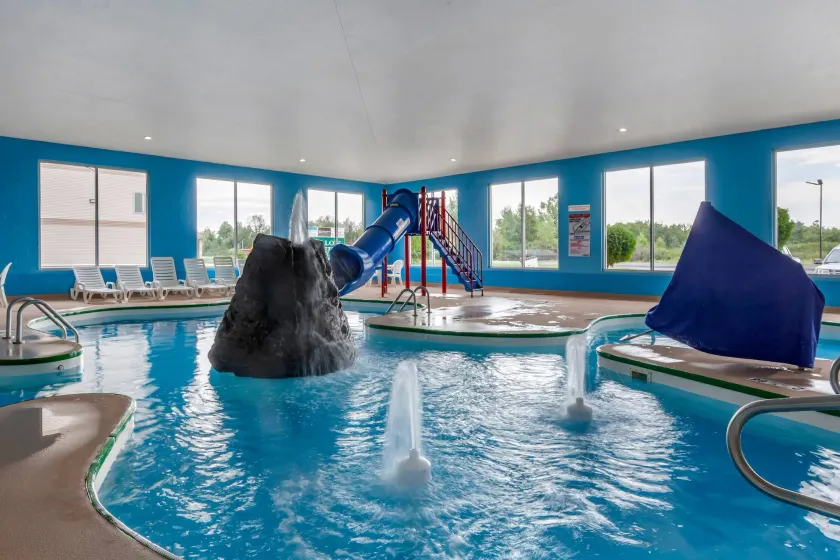 Comfort Suites Escanaba West - Image 1