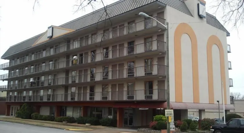 Studio 9 Inn & Suites - Image 1