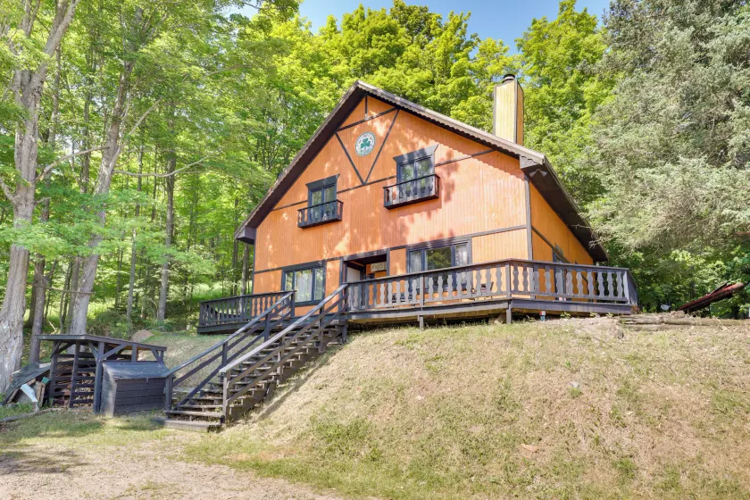 'buckhorn' - Slopeside Iron River Cabin w/ Sauna - Image 1