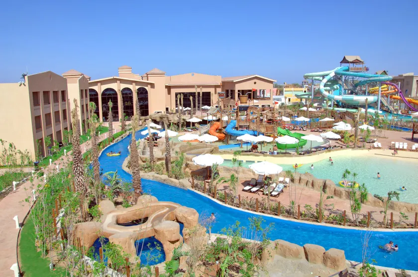 Coral Sea Aqua Club Resort - Image 1