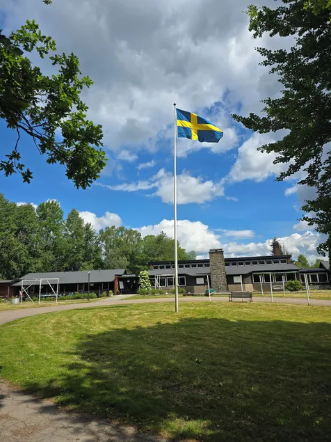 Nature Shelter Hotel - Image 1