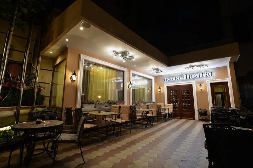 Hotel Austria - Image 1