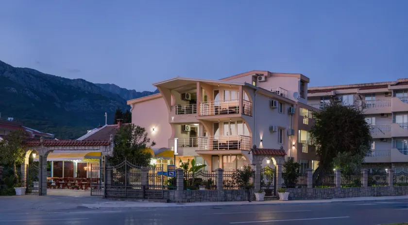 Villa Jadran Apartments - Image 1