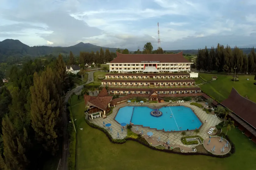 Niagara Hotel Lake Toba & Resorts - Image 1