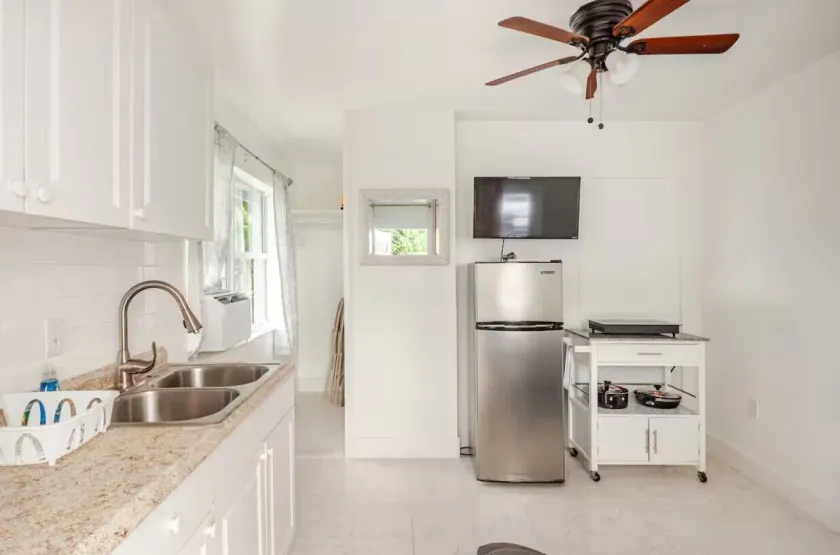 Small Studio apartment - Image 1
