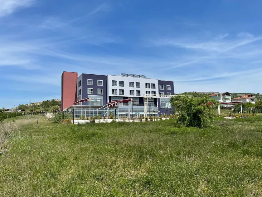 Monopetra Otel - Image 1