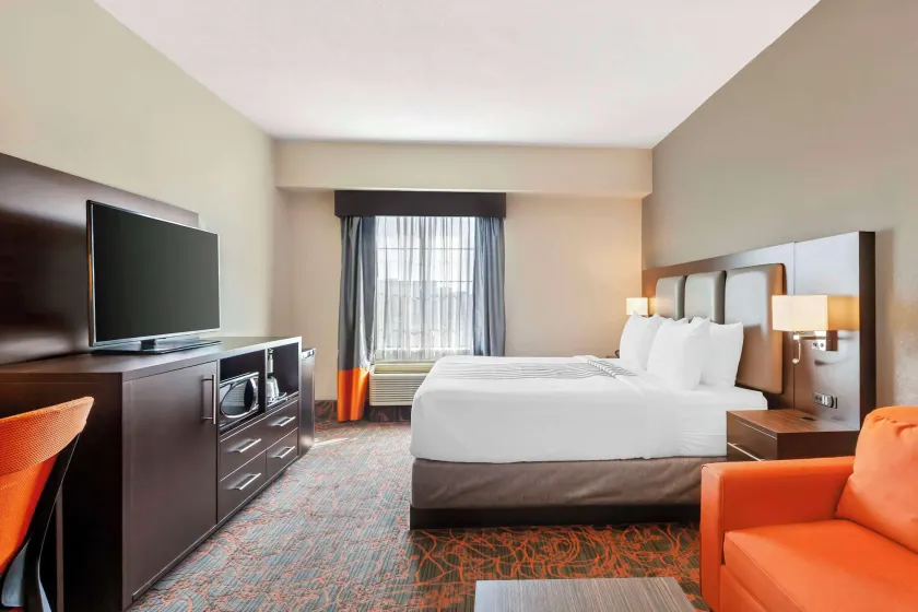Best Western Plus Executive Inn - Image 1