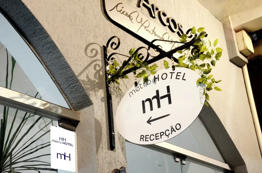 Metro Hotel - Image 1