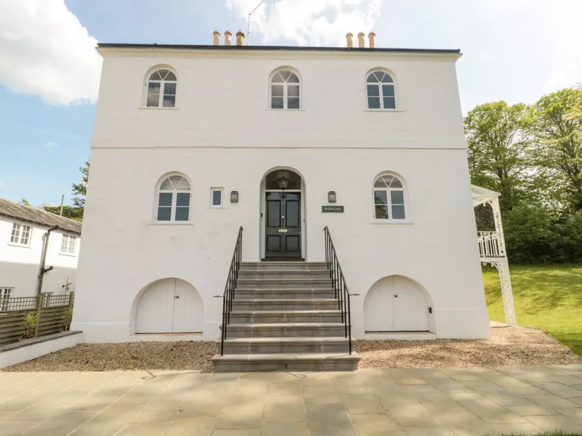 Garden Flat - Image 1