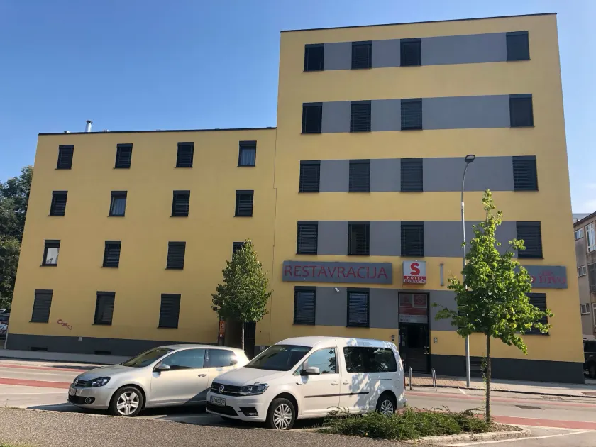 S Hotel - Simple City Centre Stay - Image 1