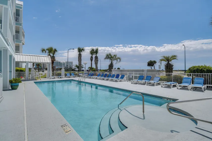 Cozy coastal condo with loft & shared pool and beach access - Image 1