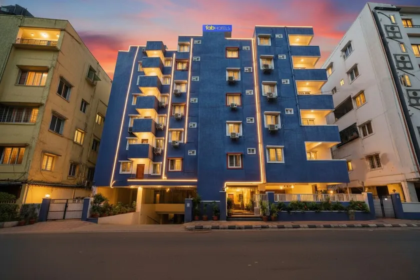FabHotel Grand Aarvi Prime - Nr Hafeezpet, Madeenaguda - Image 1