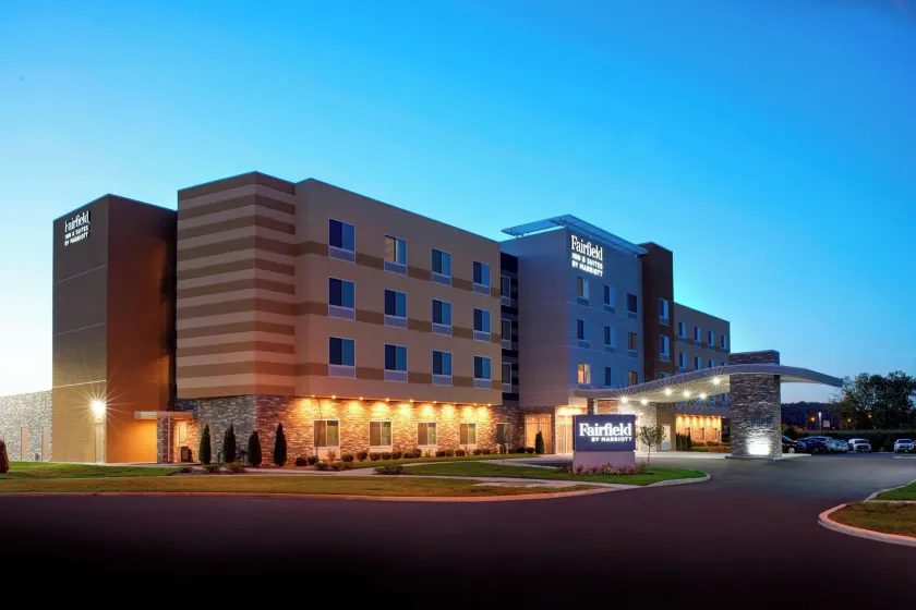 Fairfield Inn & Suites by Marriott Columbus, IN - Image 1