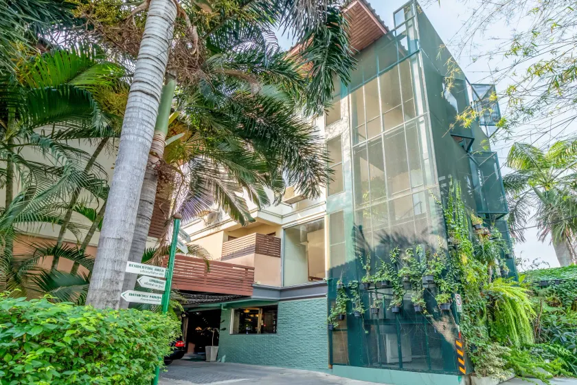 The Palm Hotel - Image 1
