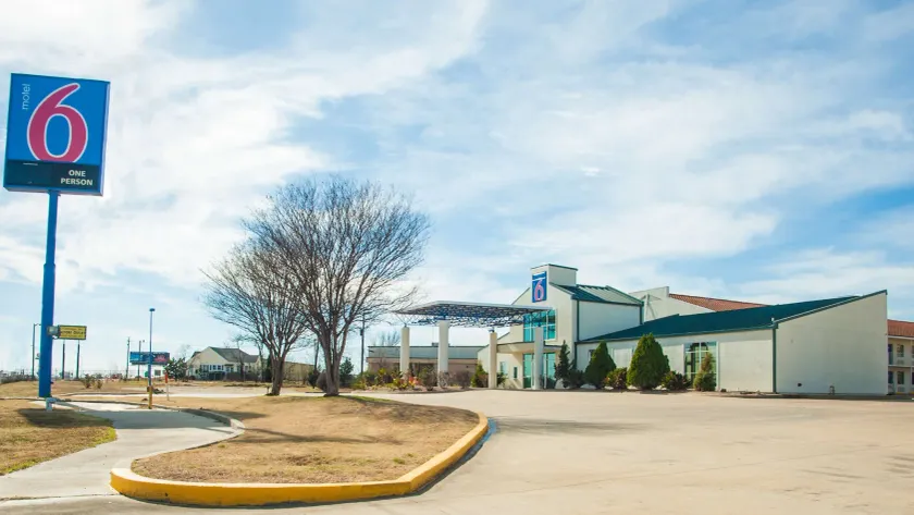 Motel 6-Corsicana, TX - Image 1